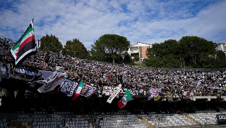 Ascoli, multa al club per i cori offensivi dei tifosi bianconeri